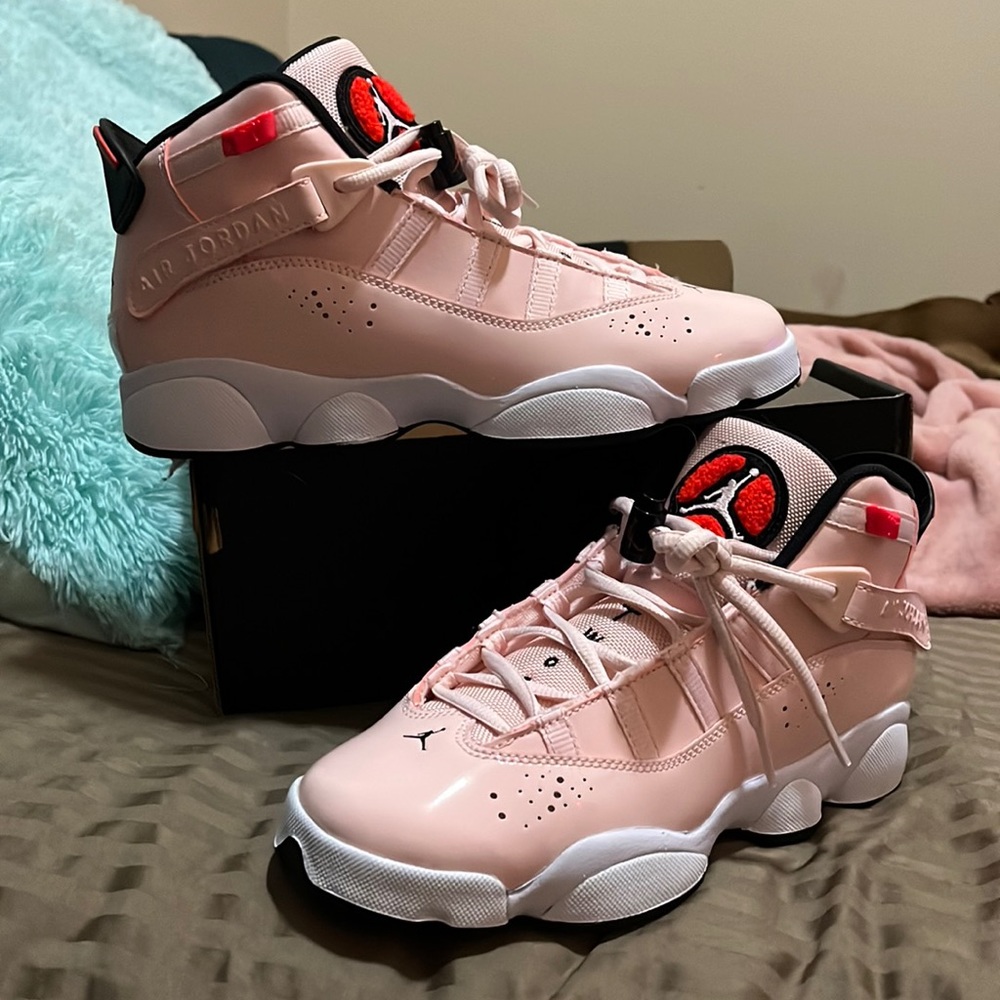 Pink Jordan’s YTH SZ 6.5 BRAND NEW NEVER WORN 300$
